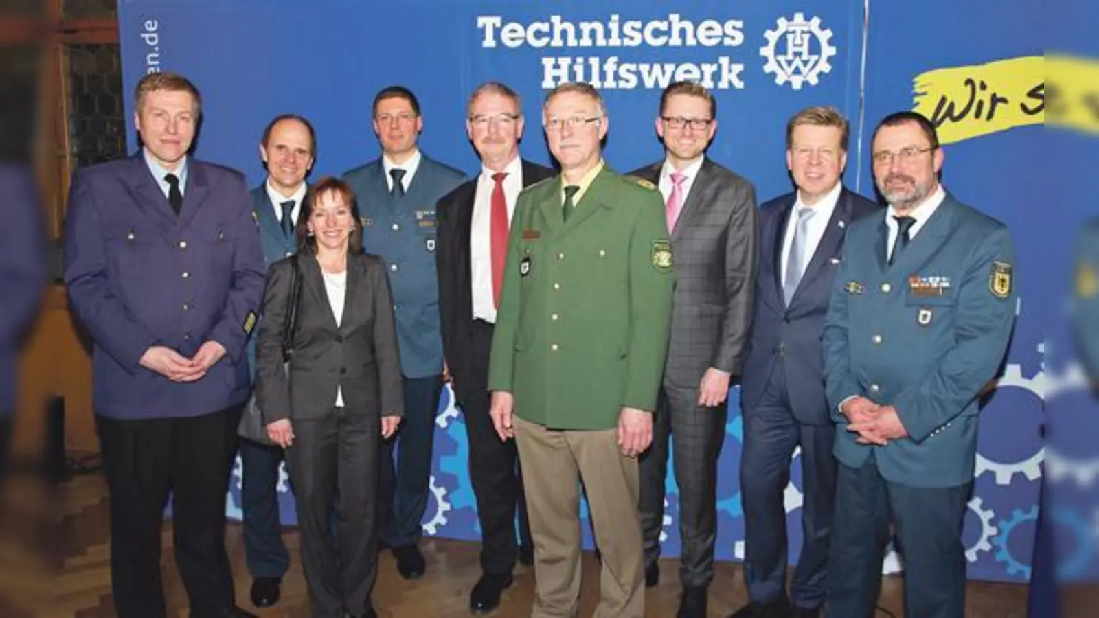 Von links: Wolfgang Schäuble, Ernst Meister (OV München-Ost), Andrea Degl, Andreas Bileck. Alexander Reissl, Werner Feiler, Dr. Wolfgang Stefinger, Robert Brannekämper und Max Berthold (OV München-Mitte)	 (Foto: THW)