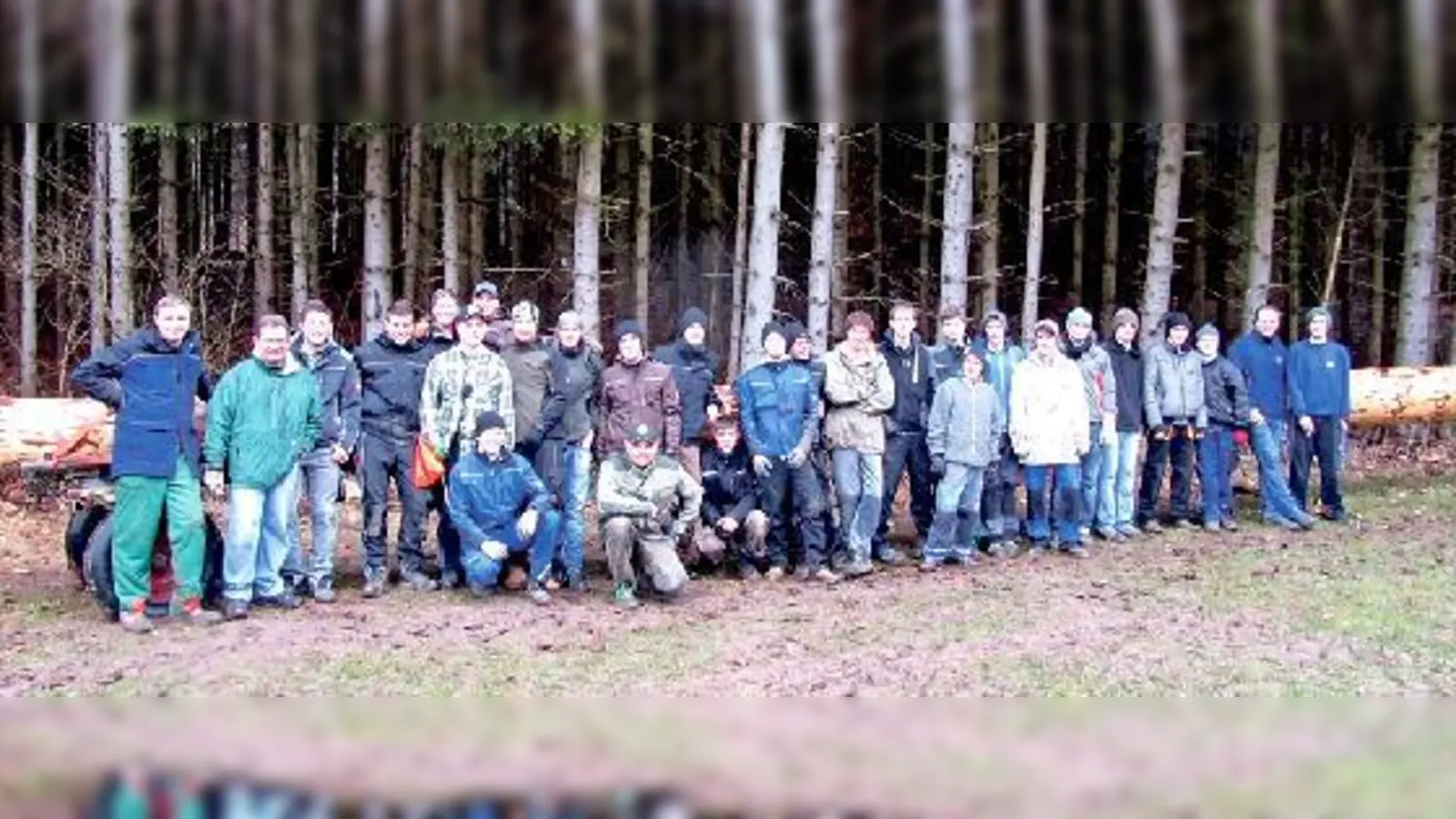 Bürgermeister Klaus Korneder mit den Burschen beim Maibaum holen. 	 (Foto: privat)