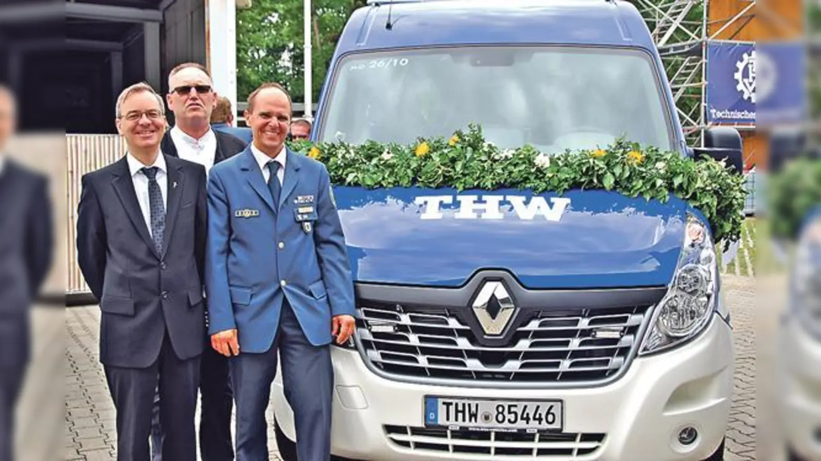 Subsidar Prof. Dr. Thomas Bohrmann, Pfarrer Michael Trimborn und Ortsbeauftragter Ernst Meister.  	 (Foto: THW München-Ost)