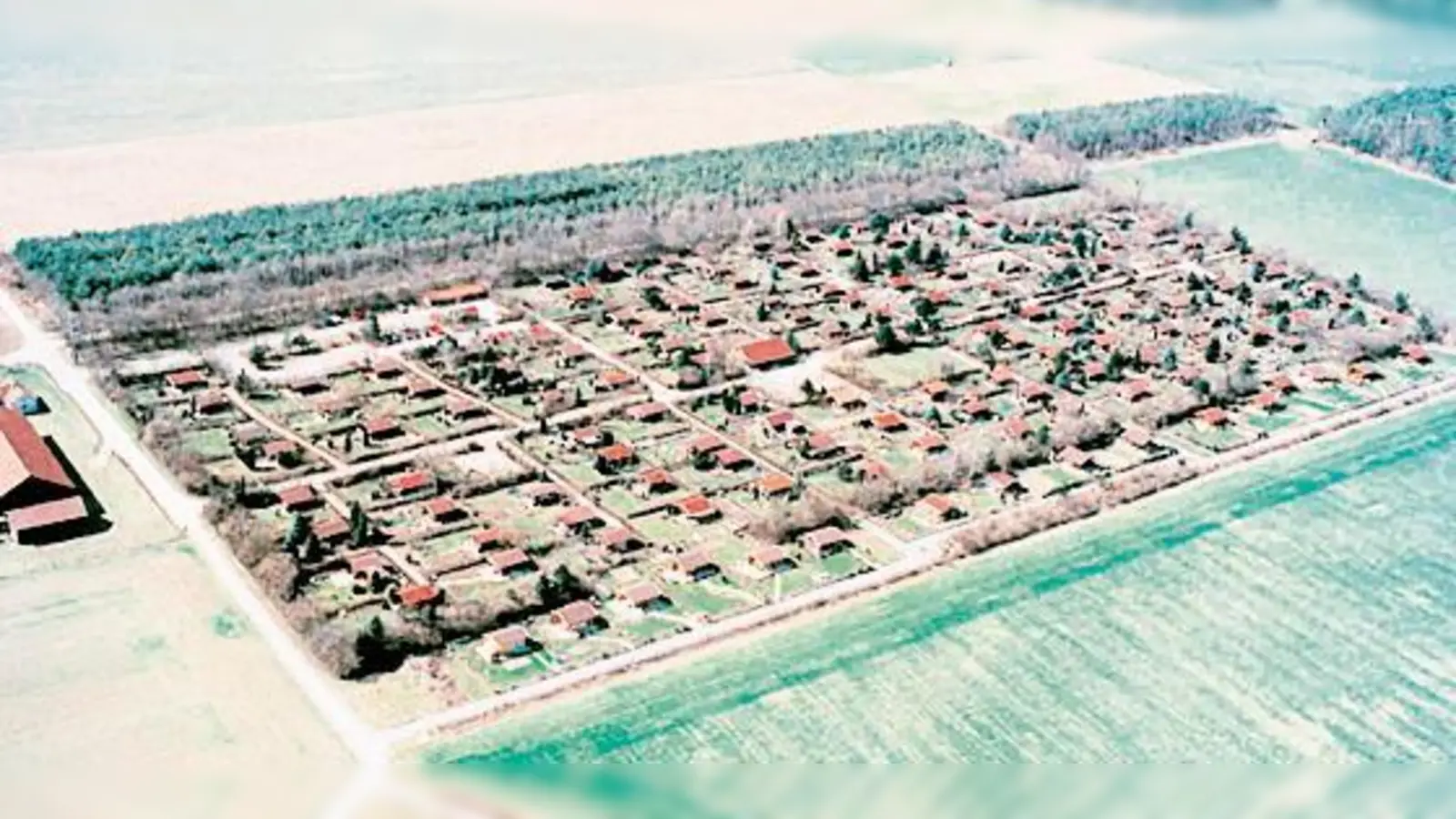 Idyllisch gelegen, unweit des Garchinger Sees bietet die Schrebergartenanlage Hacklholz Erholung.  (Foto: VA)