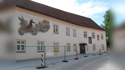 Seit 1986 befindet sich das Erdinger Museum im ehemaligen Antoniusheim, das vorher von 1855 bis 1972 als Kindergarten fungierte.  (Foto: Rufus46, CC BY-SA 3.0)