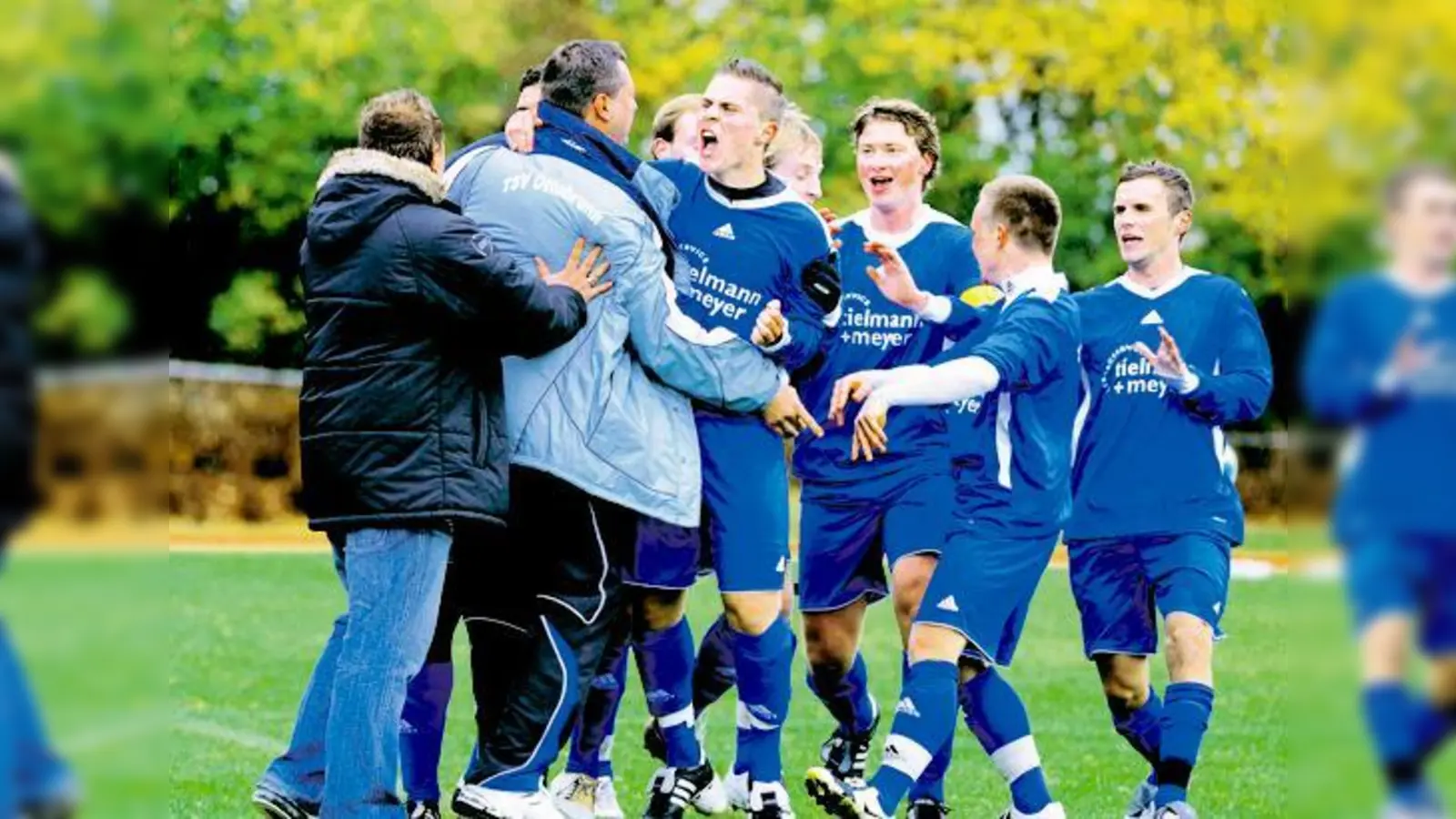 Leidenschaftlich und immer aufwärts geht es seit 60 Jahren beim TSV Ottobrunn zu, wie hier bei einer Spielszene der Herren-Fußballmannschaft.	 (Foto: Privat)