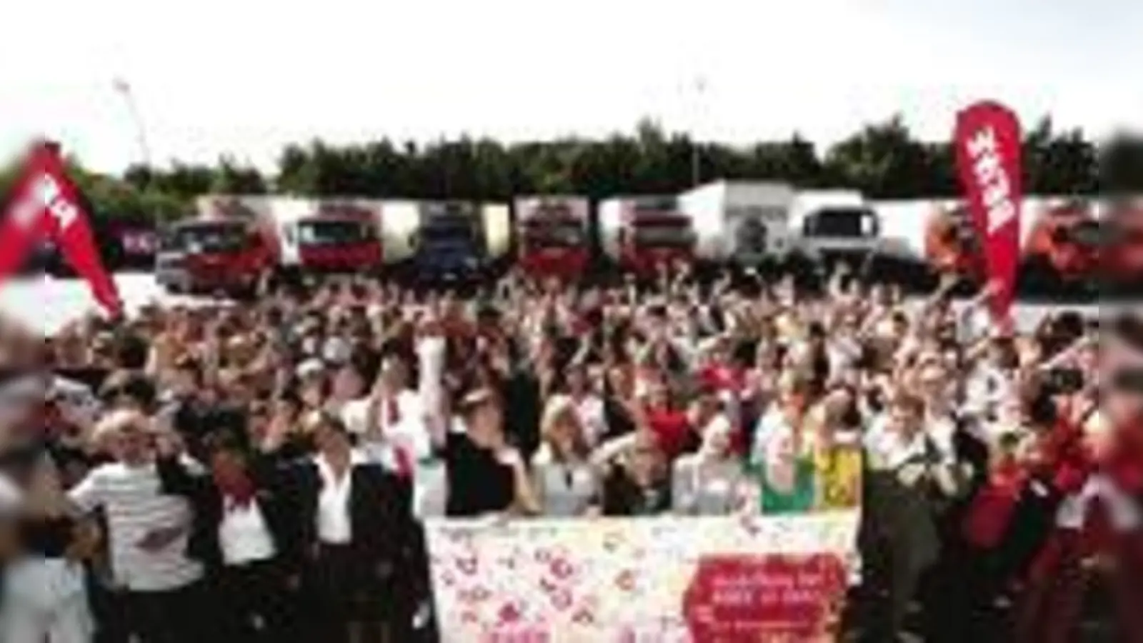 Diese Azubis haben beste Aufstiegschancen, denn sie starten bei Rewe ins Berufsleben.	 (Foto: Rewe)