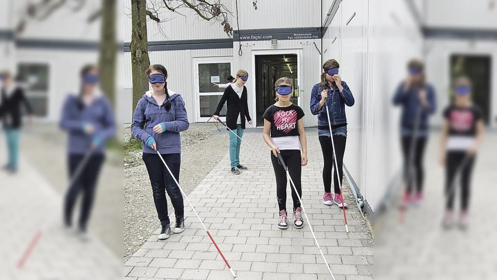 Wie fühlen sich Blinde? Ismaninger Mittelschüler wechselten ihre Perspektive.	 (Foto: ZAP Ismaning)