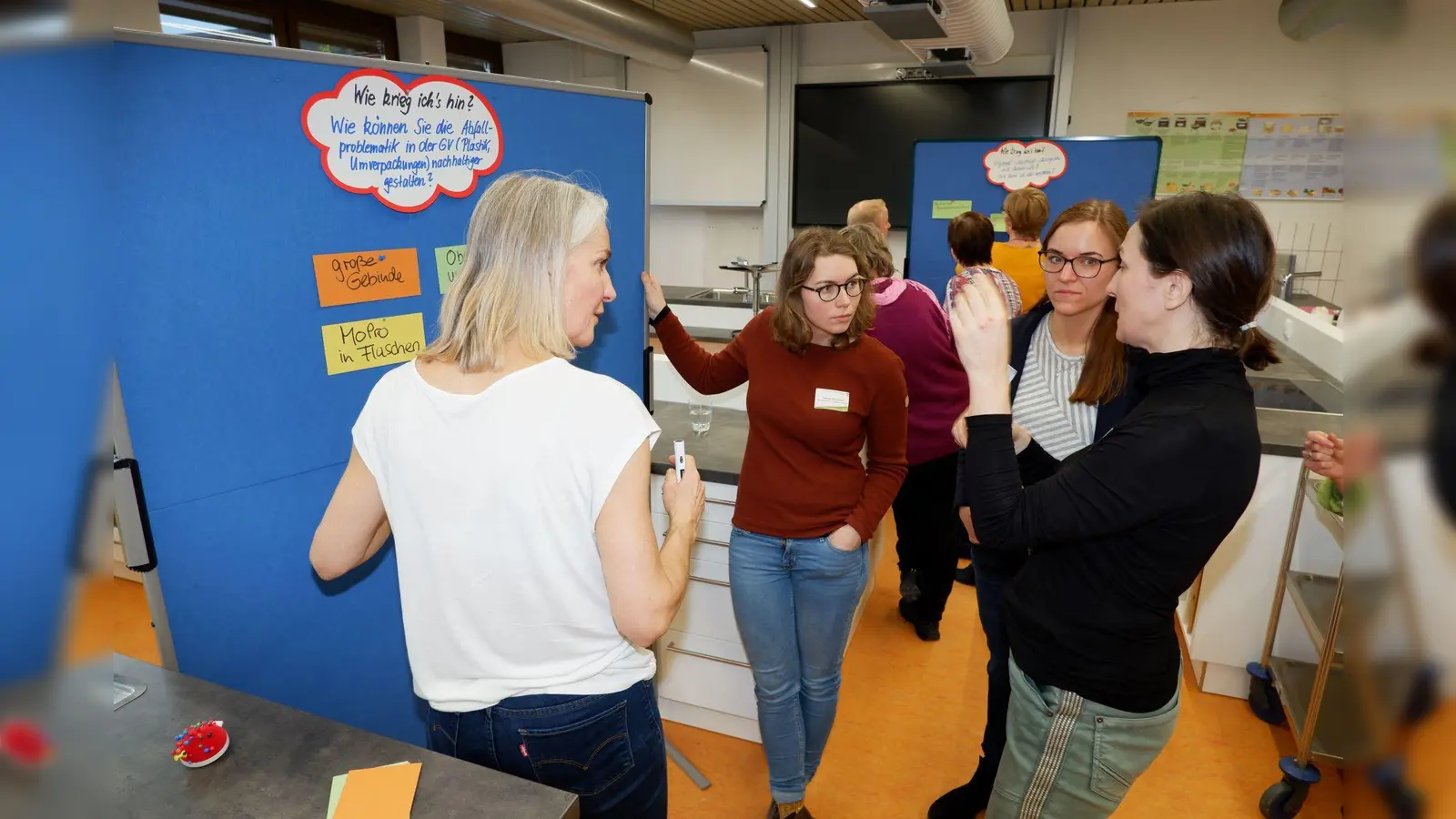 "Wie krieg ich's hin?" Die Teilnehmer des Workshops beim Erfahrungsaustausch. (Foto: AELF )