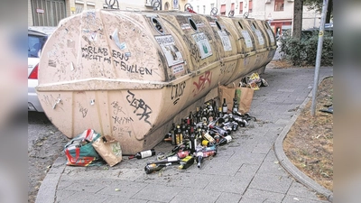 Oft sind Wertstoffcontainer im Stadtgebiet so voll, dass nichts mehr hinein passt. (Foto: lsc)