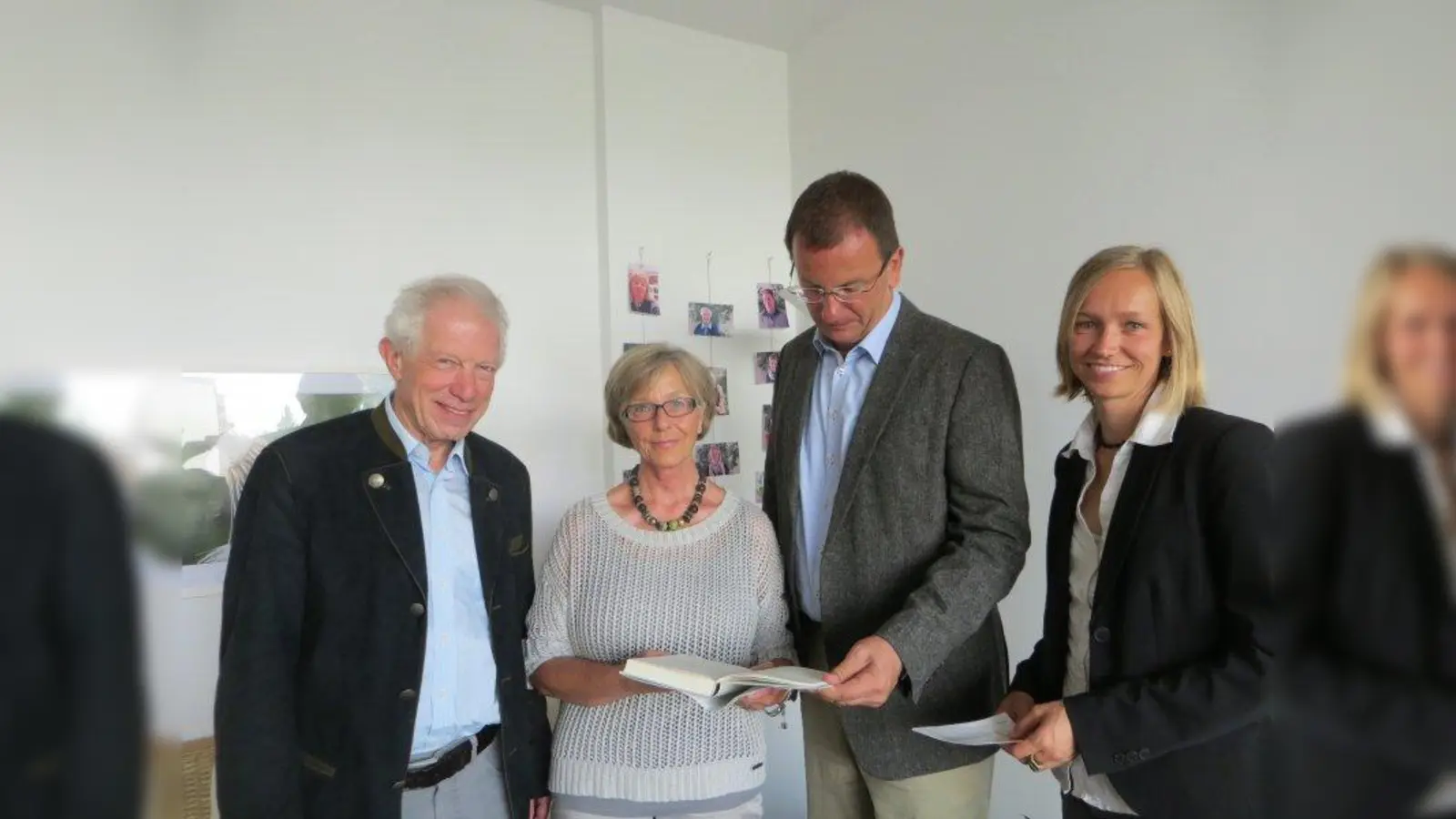 Bei der Einweihung des Büros von links: Dr. Peter Braun, Christine Lambers, Oberbürgermeister Andreas Haas, Tanja Spehr. (Foto: Ursula Leis)