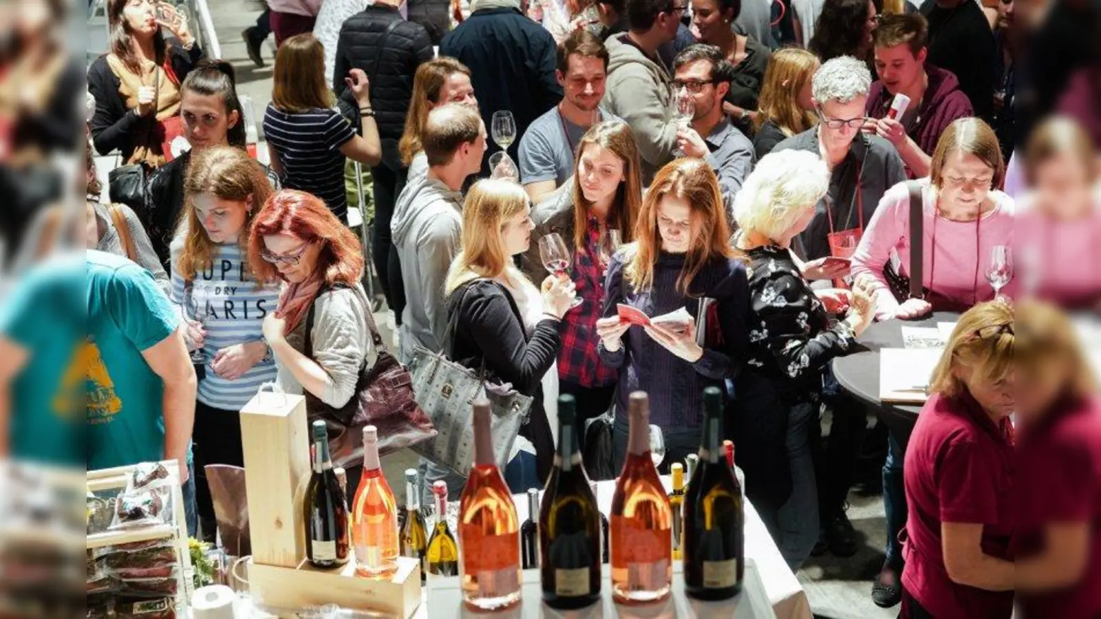 Immer gut besucht: Etwa 190 Aussteller präsentieren ihre edlen Tropfen und Delikatessen. (Foto: Vinessio Weinmesse München)