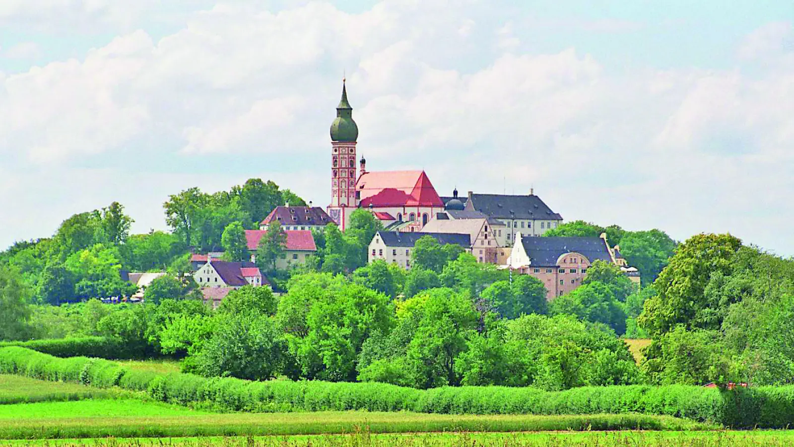 Weithin sichtbar: das Kloster Andechs auf dem „Heiligen Berg”. (Foto: mka/ Archiv)