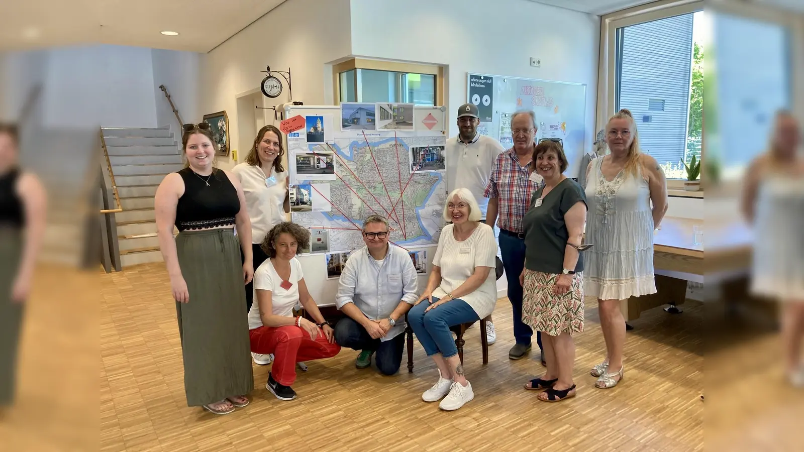 Ein Fest aller Pasinger Jugendeinrichtungen im neuen „Gleis 24 - Ernas Jugendcafé” mit (v.r.) Birgit Kehr vom Gleis 24, Uta Kesting von der Caritas-Sozialraumentwicklung, Erwin Krenzer, Max Luger vom a@arium, Kinderbeauftragten Evelyn Lang, Matthias Grunert-Davin von der Diakonie, Anna Zimmermann von der städtischen Familienbildungsstätte sowie Annette Schenk von FamilienZeit.  (Foto: Ulrike Seiffert)