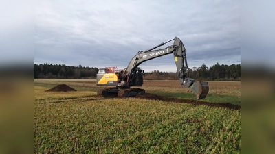 Um den Bohrtermin für die Geothermiearbeiten nicht zu verzögern, werden jetzt schon die archäologischen Grabungsarbeiten im Zielgebiet durchgeführt. (Foto: Gemeinde Vaterstetten)