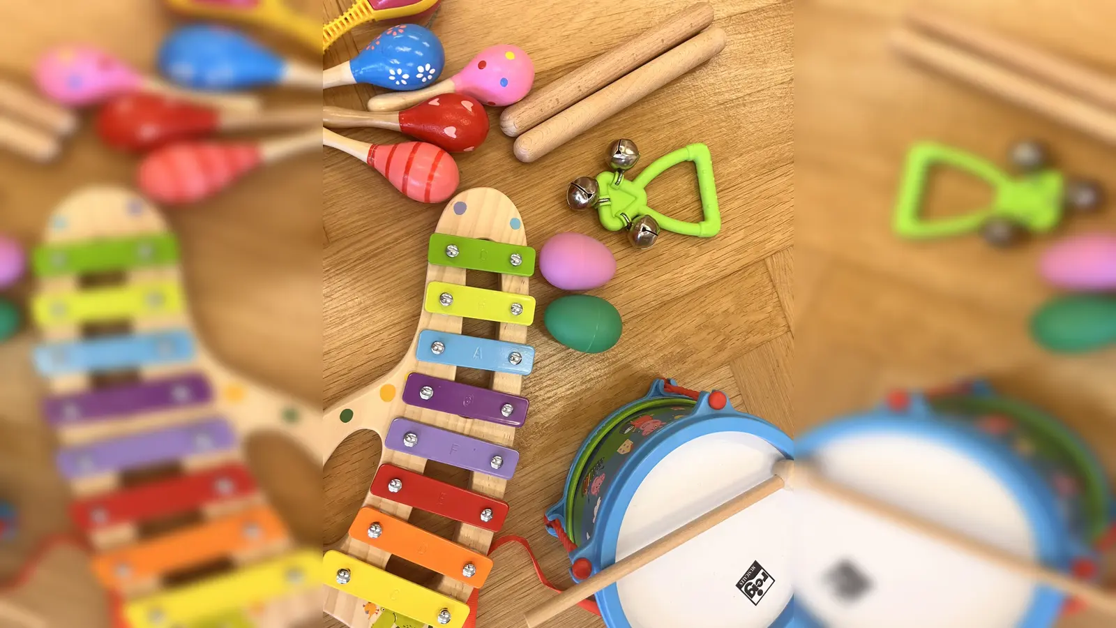 Spielerisch werden Babys hier an das Thema Musik herangeführt. (Foto: NbH Vaterstetten)