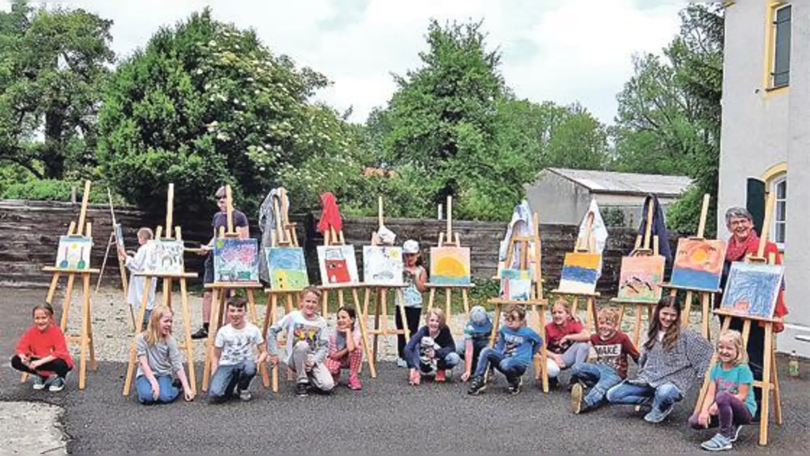 Die Buben und Mädchen der Hortgruppe Pantherhöhle griffen bei ihrem Besuch im Franz-Xaver-Stahl-Museum selber zu Farbe und Pinsel und malten ihre Eindrücke.	 (Foto: VA)
