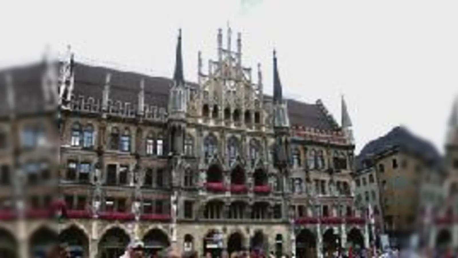 Nicht so alt wie es scheint: das neue Münchner Rathaus.	 (Foto: VA)