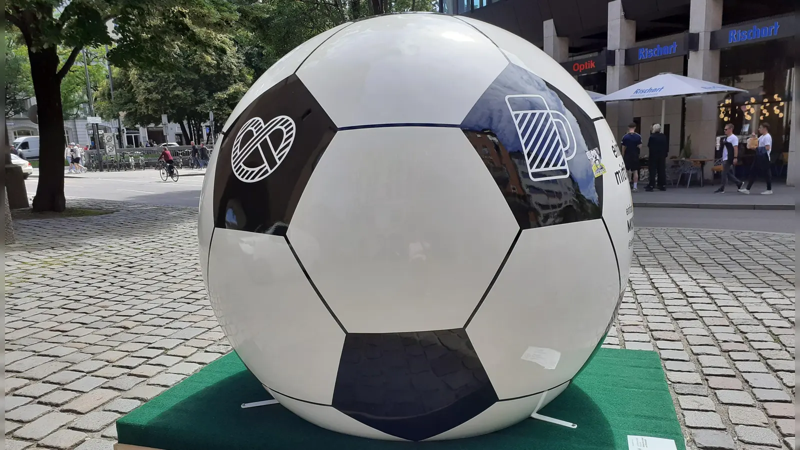 Die MVG bittet ihre Fahrgäste, frühzeitig zum Spiel anzureisen.  (Symbolbild: mha)