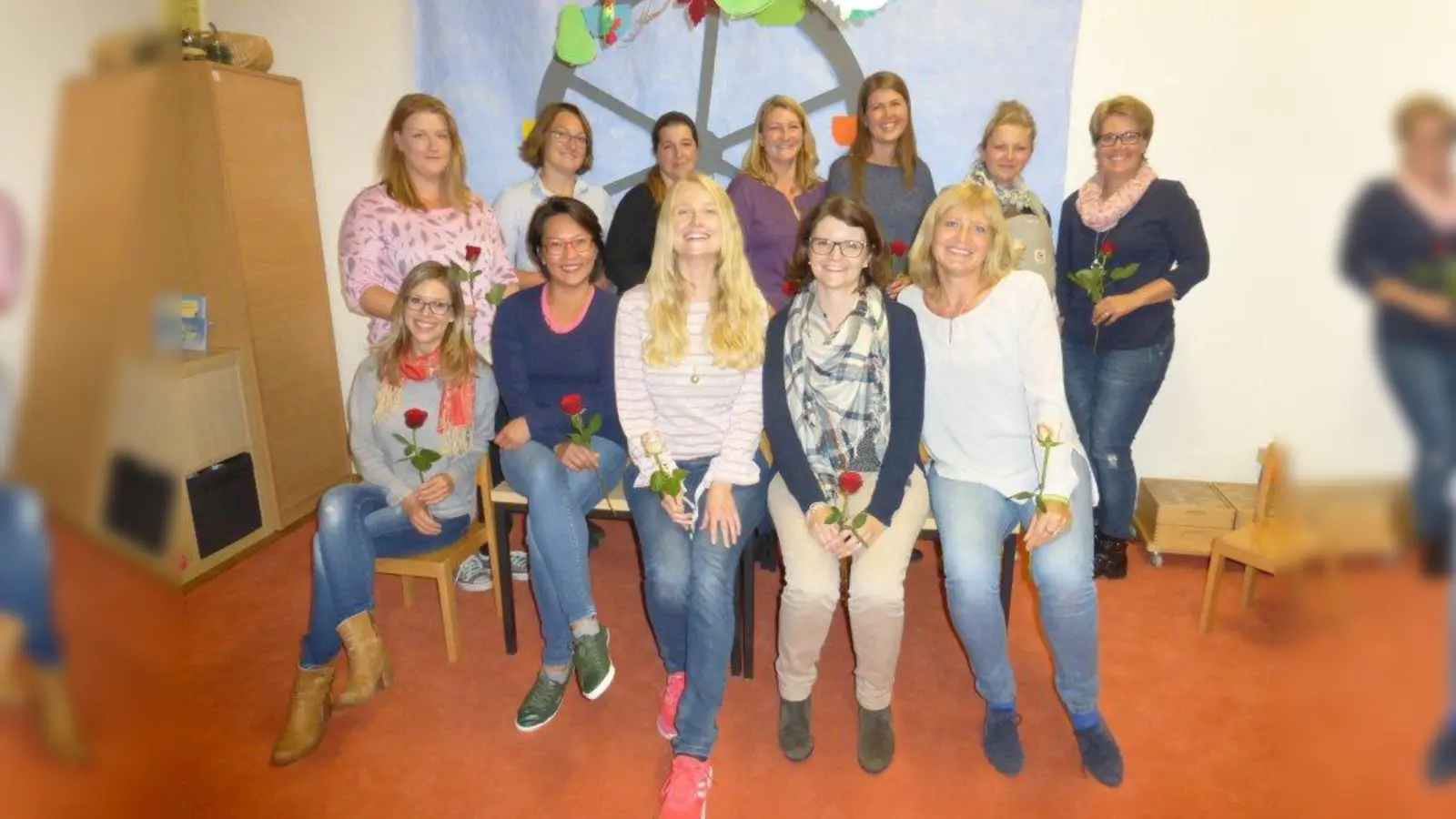Der neue Elternbeirat: Katrin Feigl, Sarah Bitter, Mona Heinzle, Carolin Reich, Andrea Bierl, Jennifer Schwenke, Martina Reichhart (hinten von links), Sandra Stöberl, Hannah Rudloff, Martina Herrlein, Nadine Eberle und Katharina Nöding (vorne von links). (Foto: Elternbeirat St. Johann)