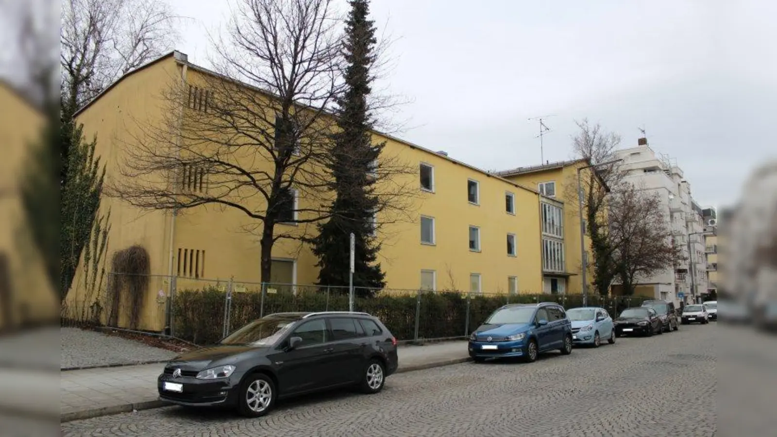 Das Anwesen in der Klarastraße 10 war als Wohnheim genutzt, steht nun aber schon seit geraumer Zeit leer. (Foto: sb)