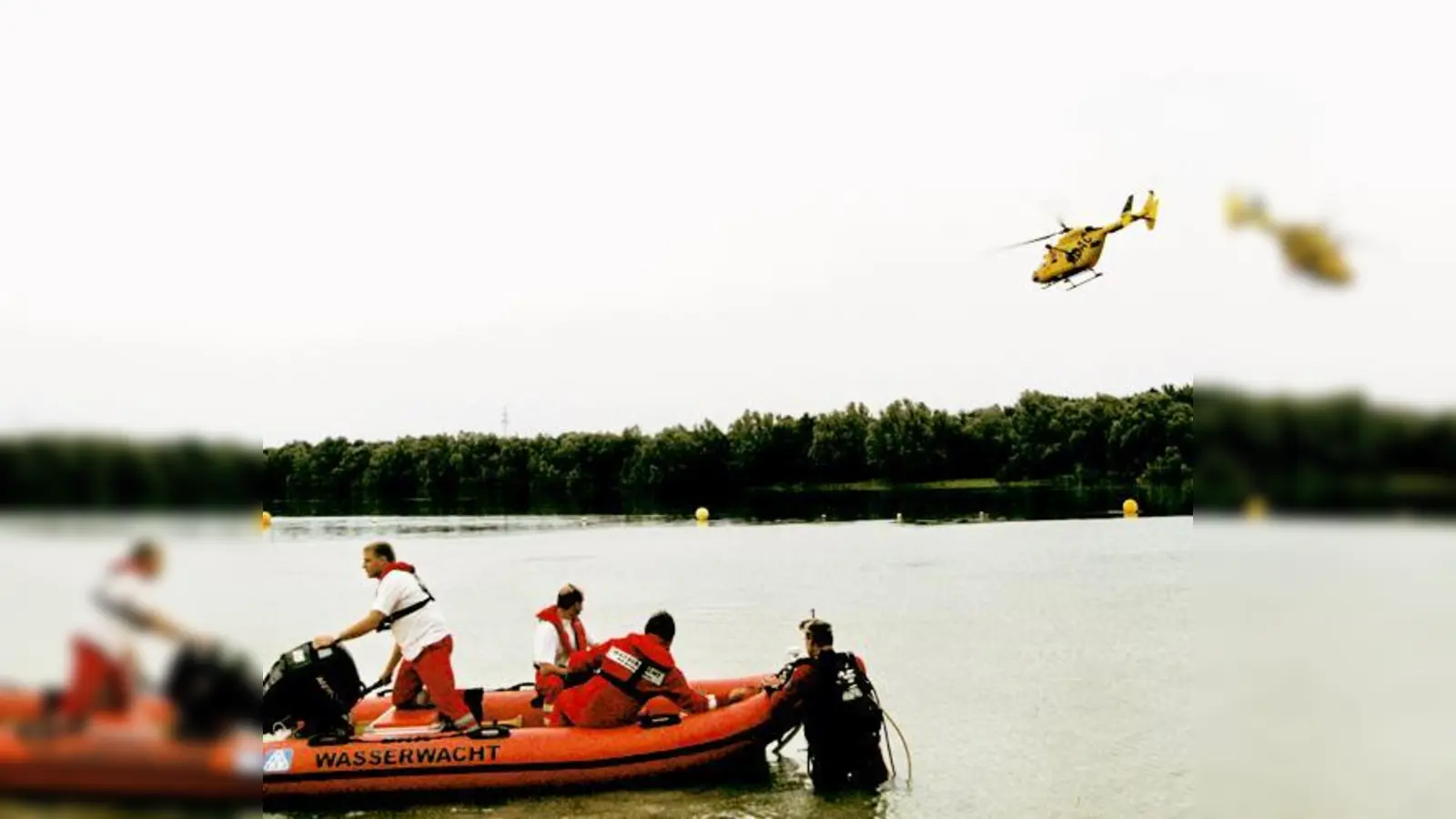 Mit einem Hubschrauber suchten die Einsatzkräfte nach einer vermeintlich ertrunkenen Person.	 (F.: FW)