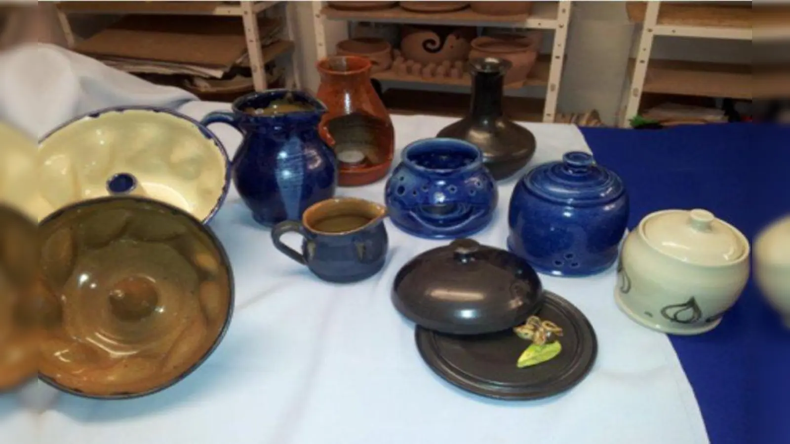 Auf dem Karlsfelder Künstlermarkt präsentieren Hobby- und Profikünstler ihre handgefertigten Werke. (Foto: pi)