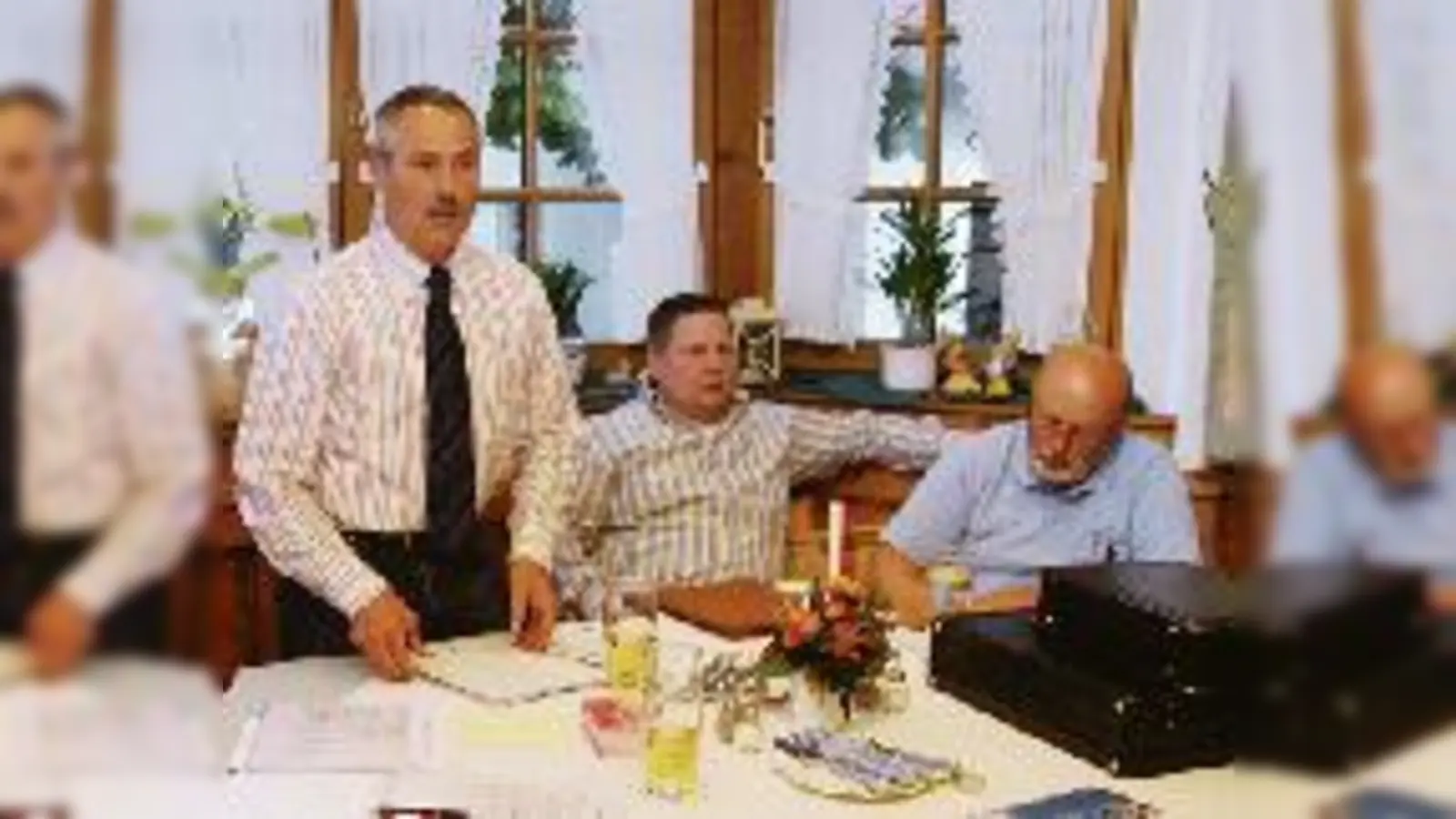 Trainerchaos und  (Foto: Die Vorstandsmitglieder (v. l.) Sepp Niedermair, Hans Hofstetter und Robert Kronner &nbsp;Zukunft ungewiss.)