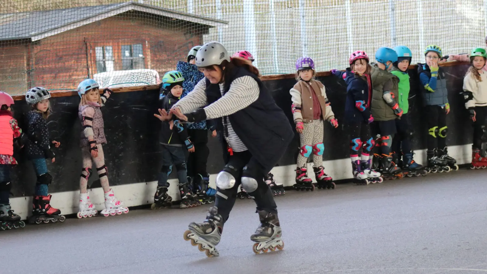 Der richtige Umgang auf und mit Inline-Skates muss erst erlernt werden. Der TSV Feldkirchen bietet hierzu Kurse für Kinder ab sechs Jahren an. (Foto: Verein)