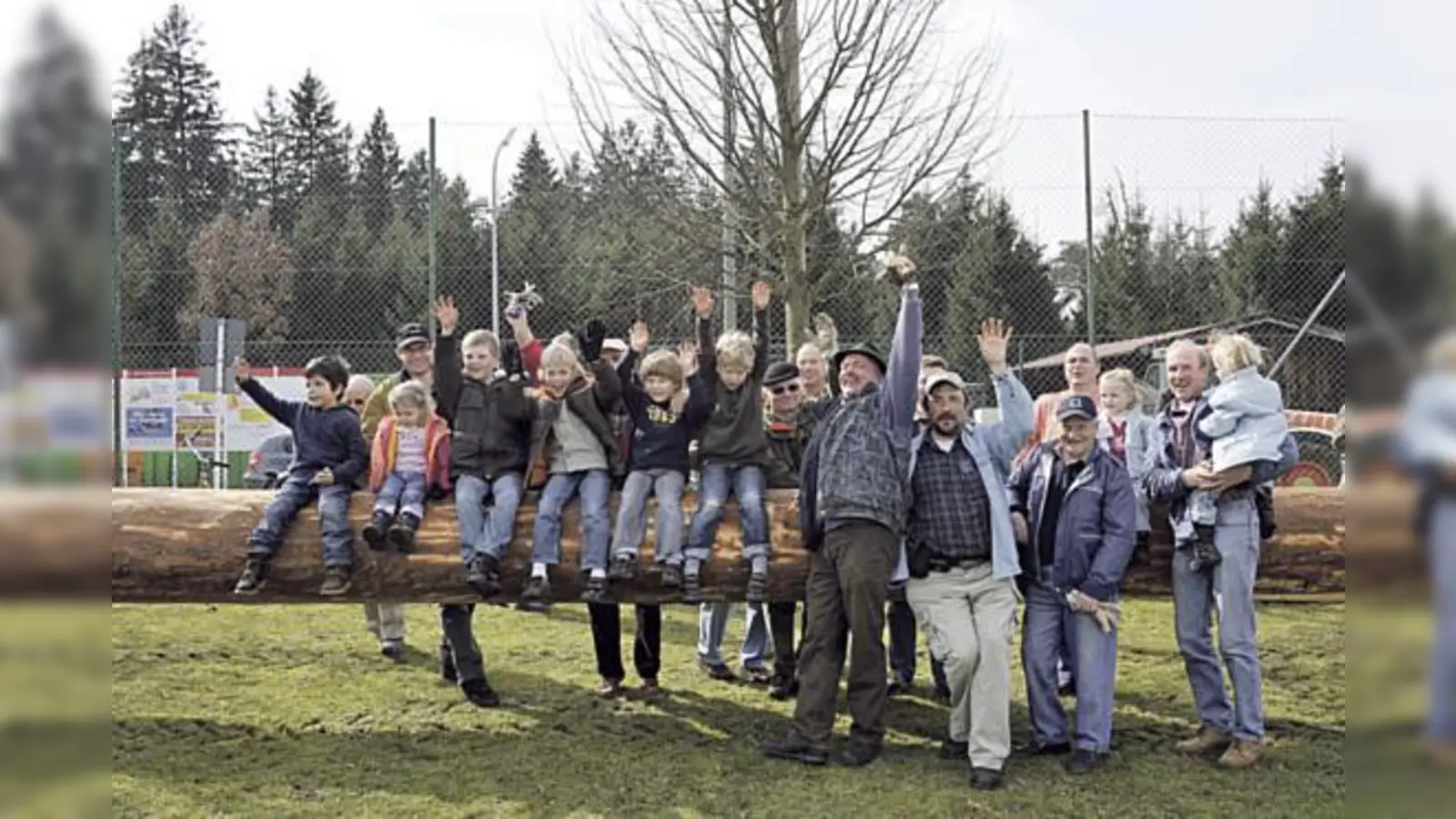 So wird es sein: Jede Menge Spaß für Groß und Klein wenn der Fichtenrohling für das neue Traditionsstangerl an der  Leonhard-Stadler-Straße willkommen geheißen wird.  	 (Fotos: privat)