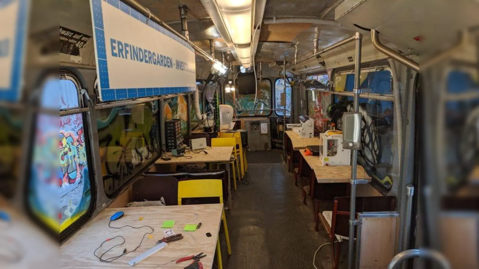 Die alte Tram von innen. Hier kann in Zukunft gewerkt werden. (Foto: Andreas Kopp)