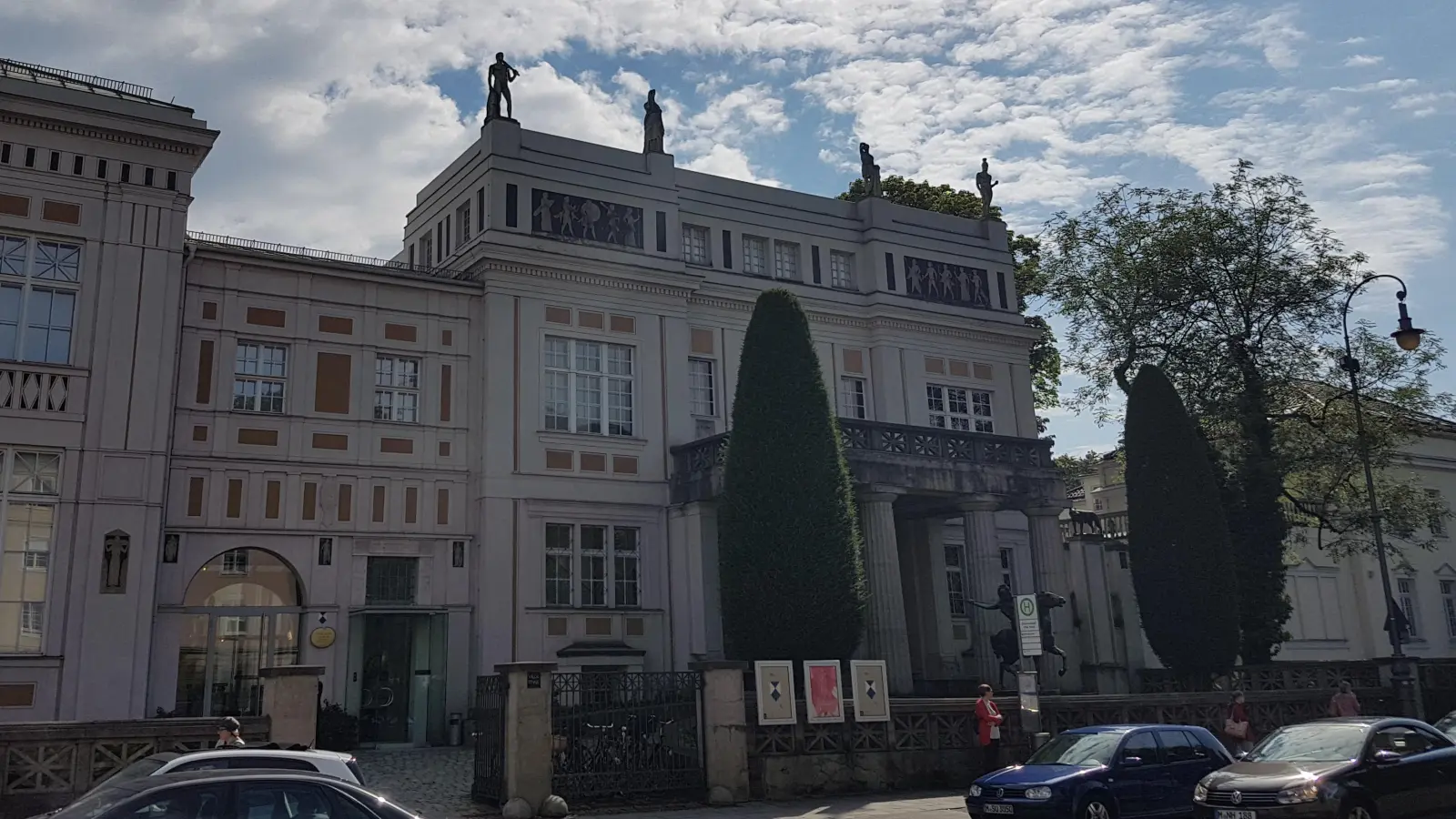 Die Villa Stuck, das ehemalige Wohn- und Atelierhaus des „Malerfürsten“ Franz von Stuck, erstrahlt in neuem Glanz. Das Museum öffnet wieder. (Archivbild: bas)