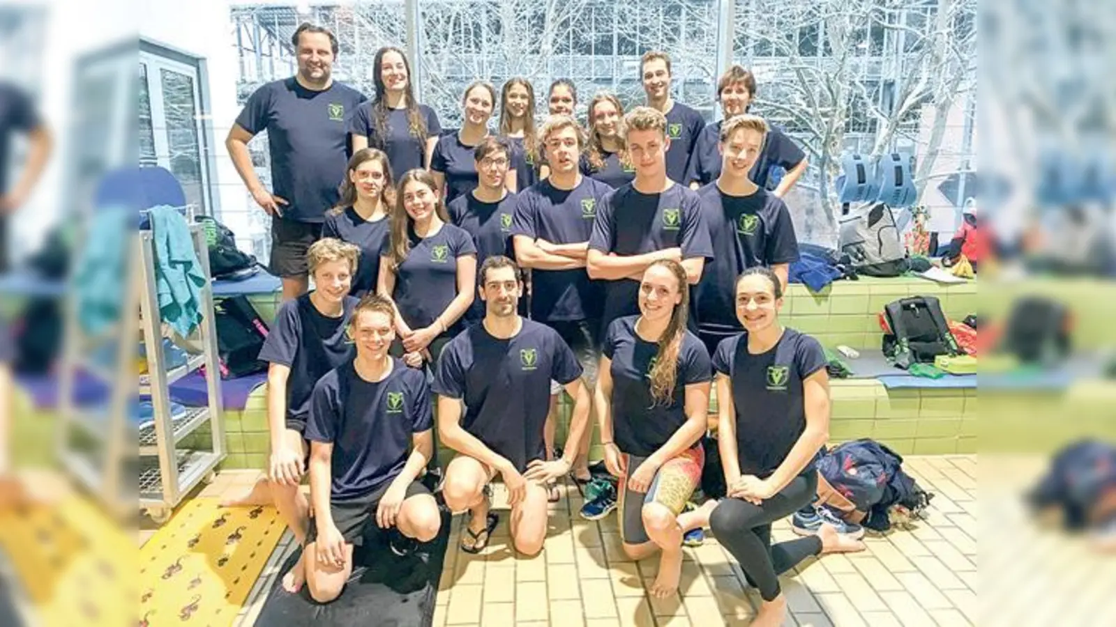 Mannschaftsfoto der Vaterstettener Schwimmer beim Deutschen Mannschaftswettbewerb in Bayreuth. 	 (Foto: Verein)