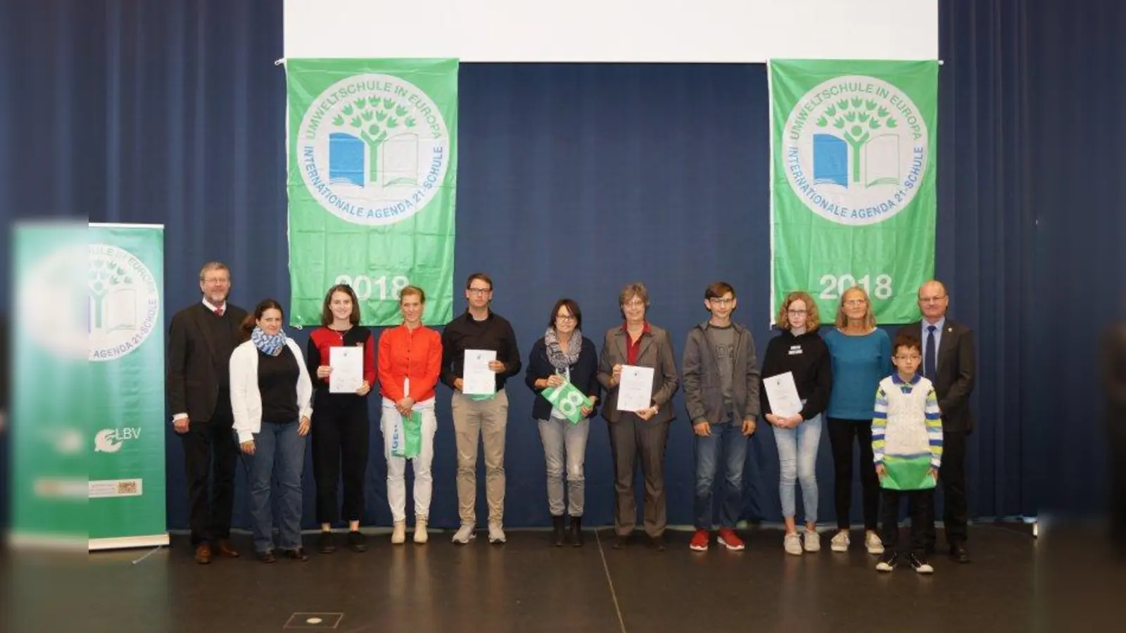 Bei der Preisverleihung in Starnberg wurden Vertreter des Max-Born-Gymnasiums mit der Auszeichnung „Umweltschule” gewürdigt. (Foto: MBG)