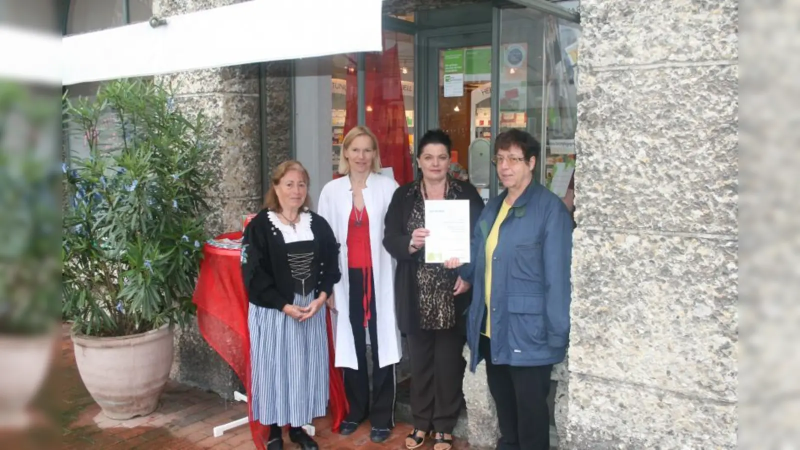 Irmtraud Strobl (Schwester der Gewinnerin), Monika Schübel (Geschäftsfrau), Rita Körver (Geschäftsfrau) und die Gewinnerin Edith Ufertinger v.l. (Foto: pi)