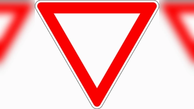 Das Verkehrszeichen „Vorfahrt gewähren” in Kombination mit ... (Foto: gemeinfrei)