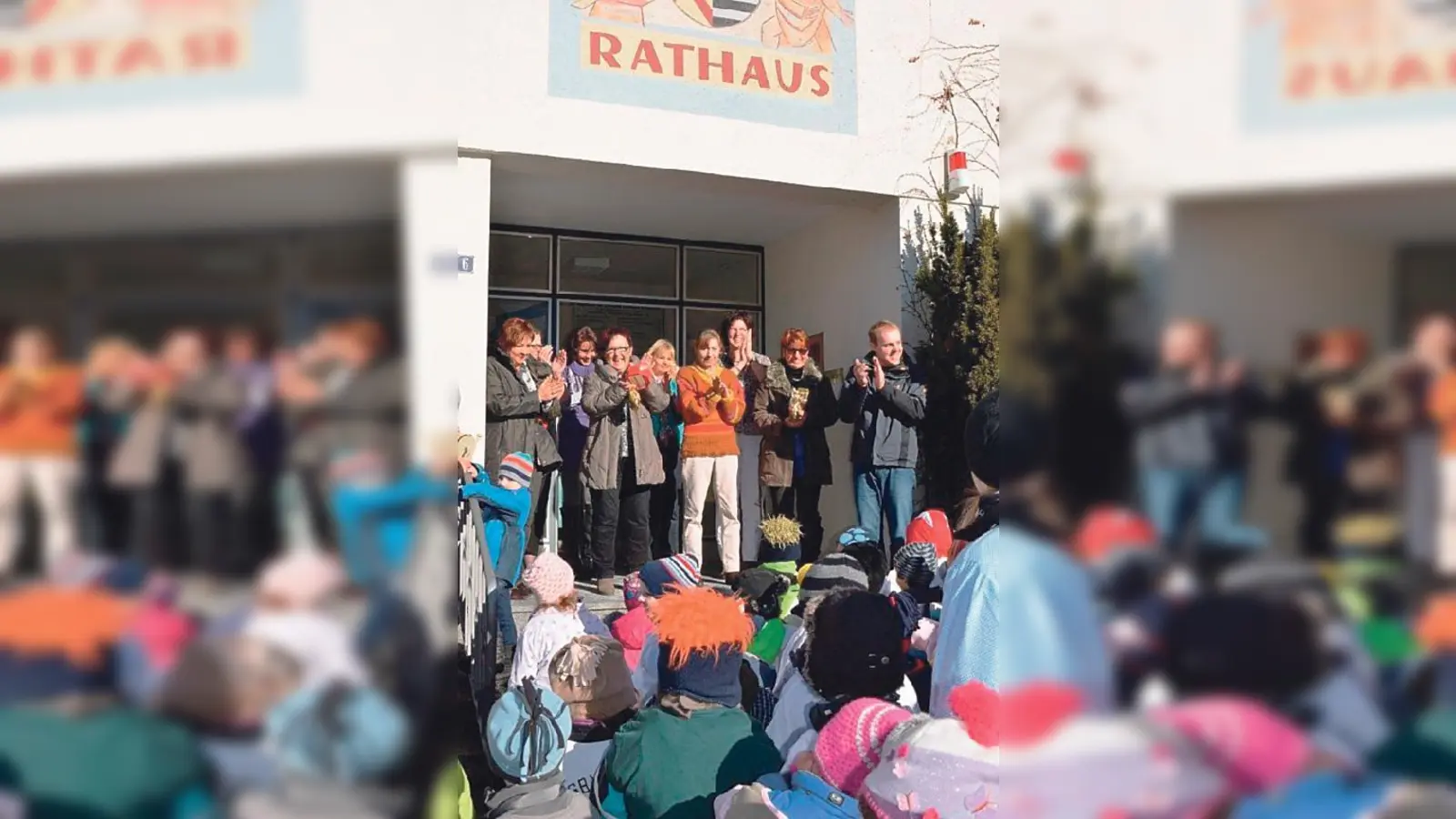 Die Rathausmitarbeiter freuten sich über den Besuch der kleinen Krachmacher.  (Foto: privat)