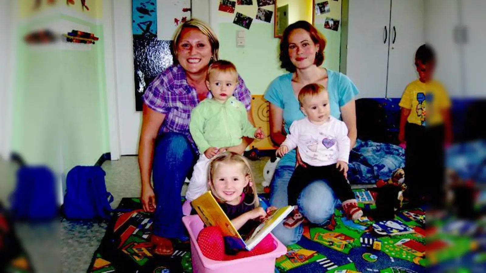 Martina Kinadeter (rechts) ist die neue Sozialpädagogin im Müttertreff Moosach. 	 (Foto: sd)