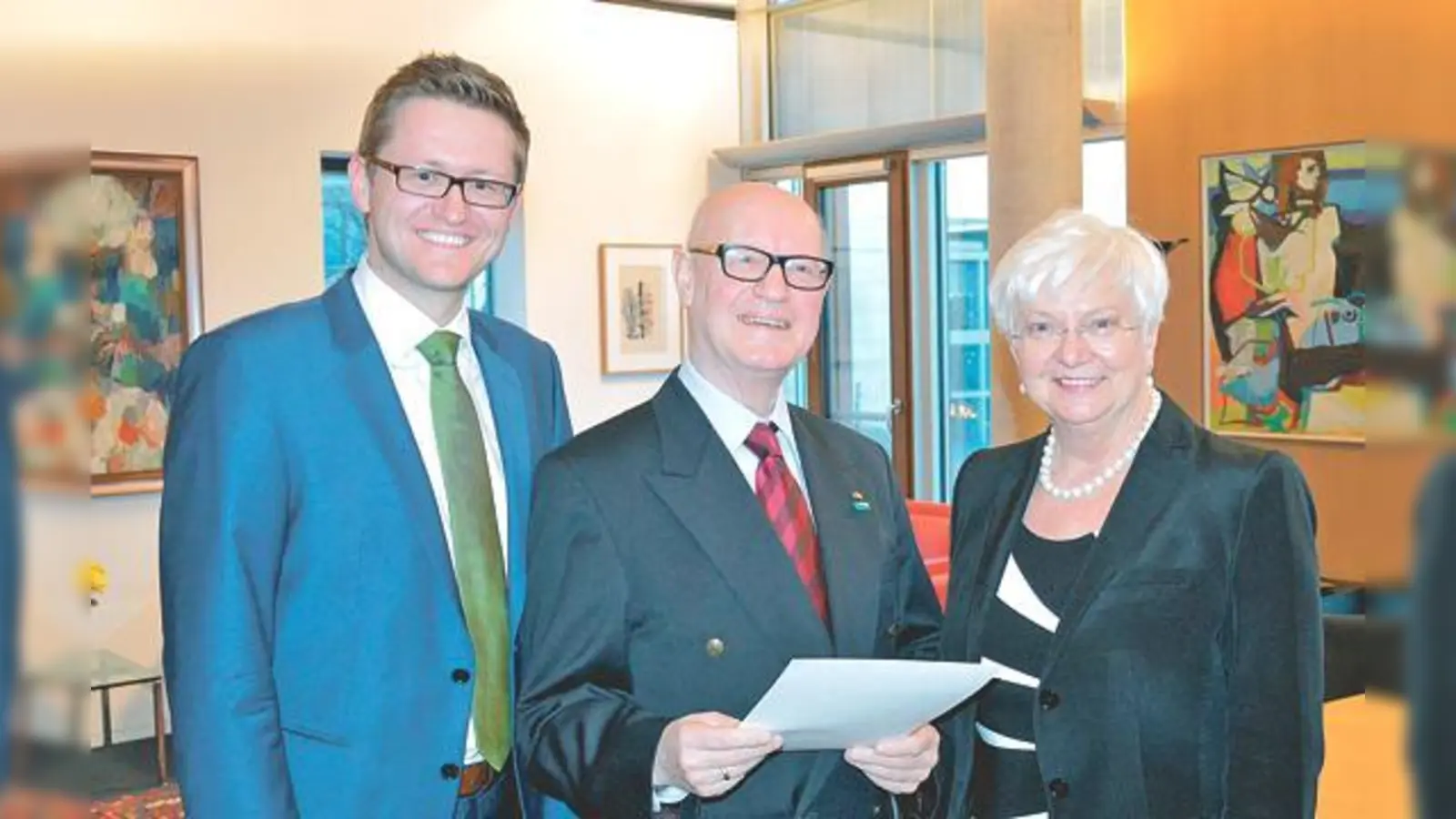 Von links nach rechts: Wolfgang Stefinger, MdB für München-Ost, der Geehrte, Staatssekretär a.D. Hans-Joachim Stelzl, und CSU-Landesgruppenvorsitzende Gerda Hasselfeldt, MdB.	 (Foto: Büro Wolfgang Stefinger)