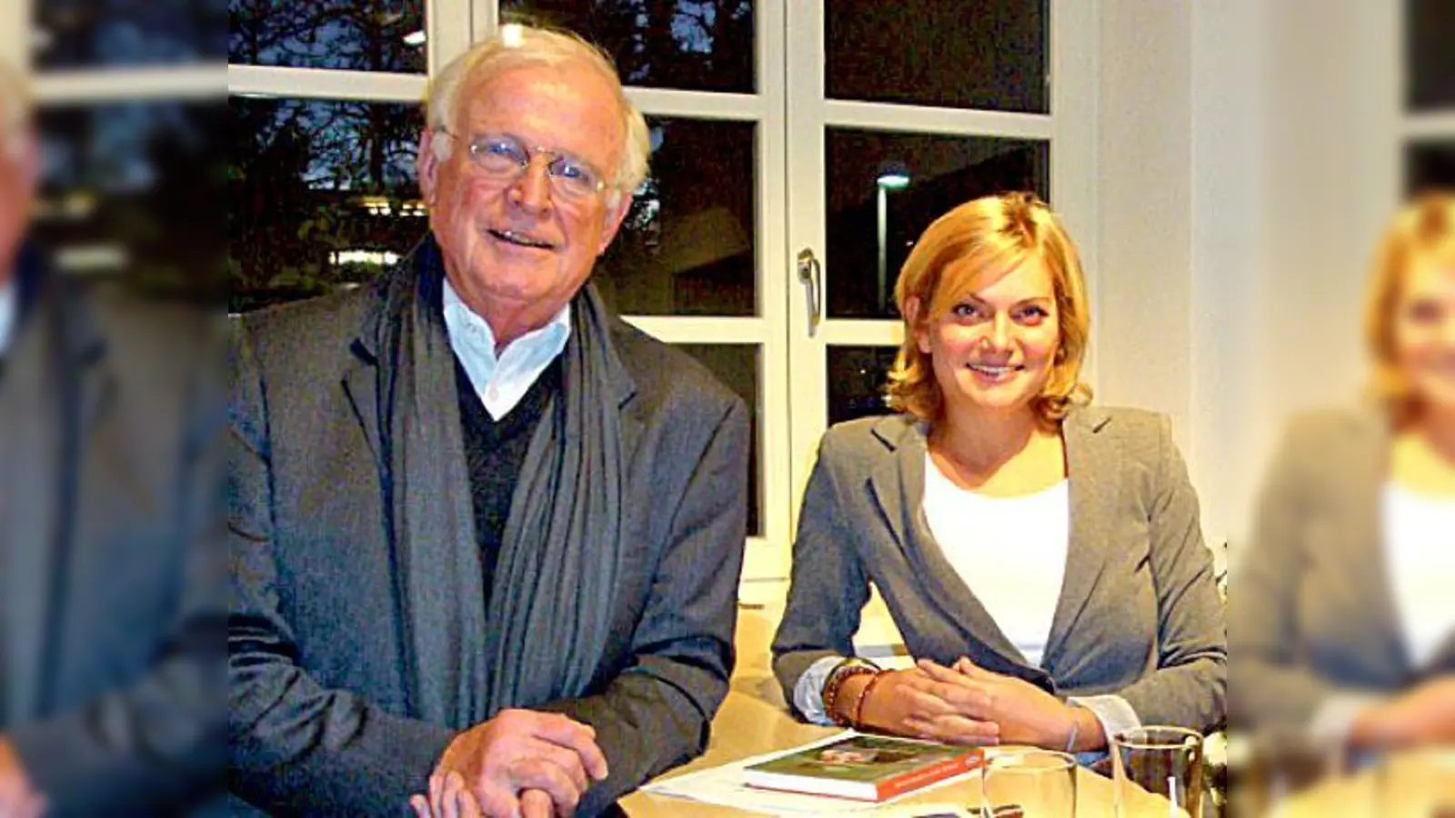 In der Mohr-Villa lesen Ursula Trischler und Gerhard Schmitt-Thiel. Danach wird gesungen.	 (Foto: VA)