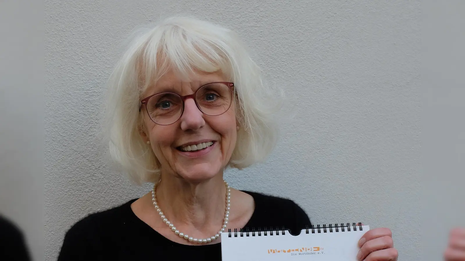 Die Begründerin der Wortfinder, Sabine Feldwieser, freut sich auf viele spannende Einsendungen. (Foto: Die Wortfinder)