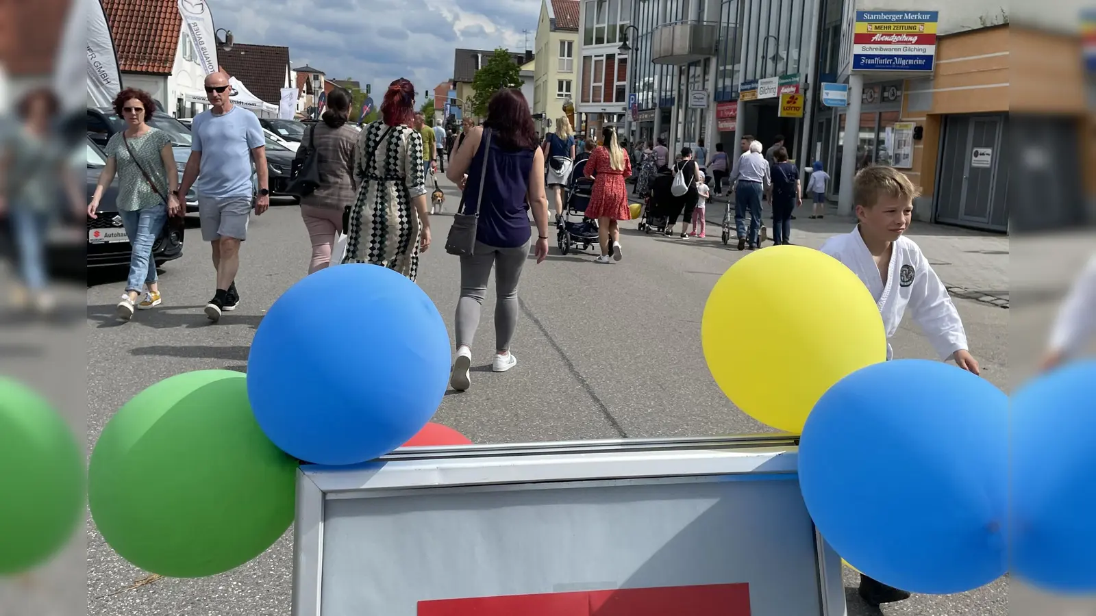Die Römerstraße verwandelt sich am Marktsonntag in eine Fußgängerzone. (Foto: pst)