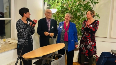 Das Selbsthilfezentrum (SHZ) ehrte Bärbel (zweite von rechts) und Hans-Wolf Hoffmann für ihr langjähriges Engagement in der Selbsthilfe. Im Bild zusammen mit Geschäftsführerin Kristina Jakob (links) und Ulrike Zinsler vom SHZ. (Foto: SHZ)
