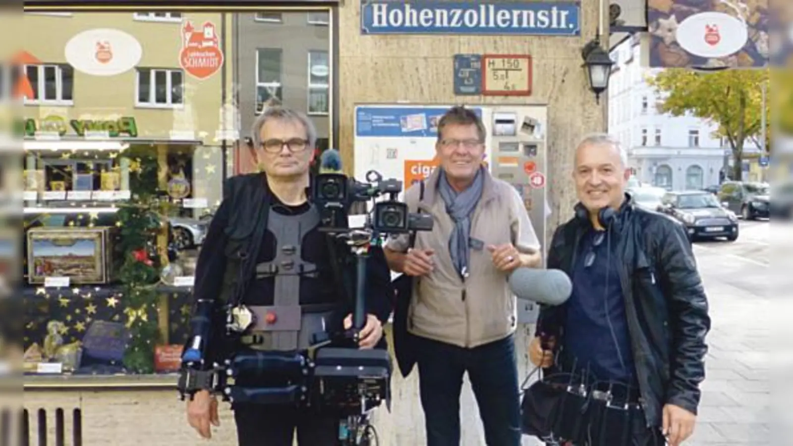 Wolfgang Ettlich (Mitte) drehte eine Langzeitdokumentation über die Hohenzollernstraße.	 (Foto: VA)