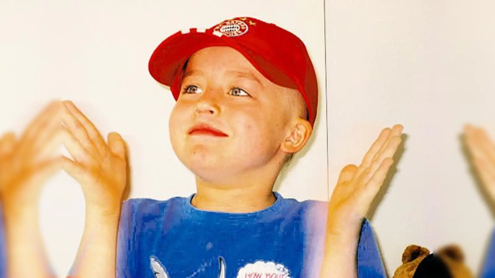 Der aufgeweckte Manuel lässt sich auch während seiner schweren Krankheit den Mut und die Filmfreude nicht nehmen.  (Foto: privat)