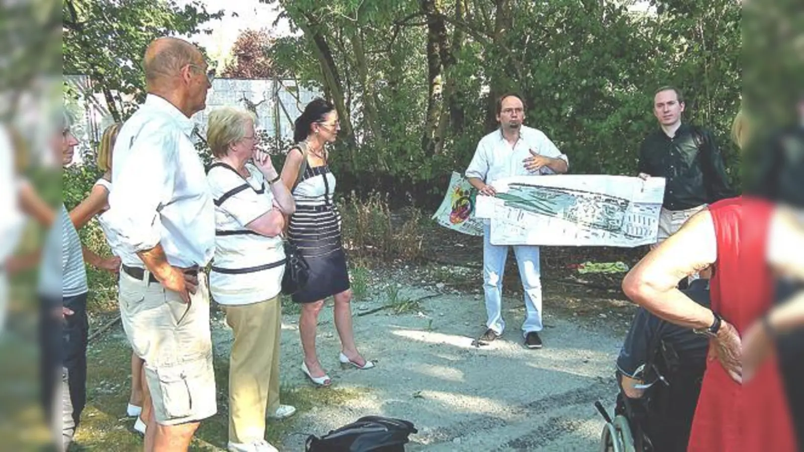 Von rechts: Bezirksrat Malm, BA-Vorsitzender Kulzer und Stadträtin Tausend.	 (Foto: privat)
