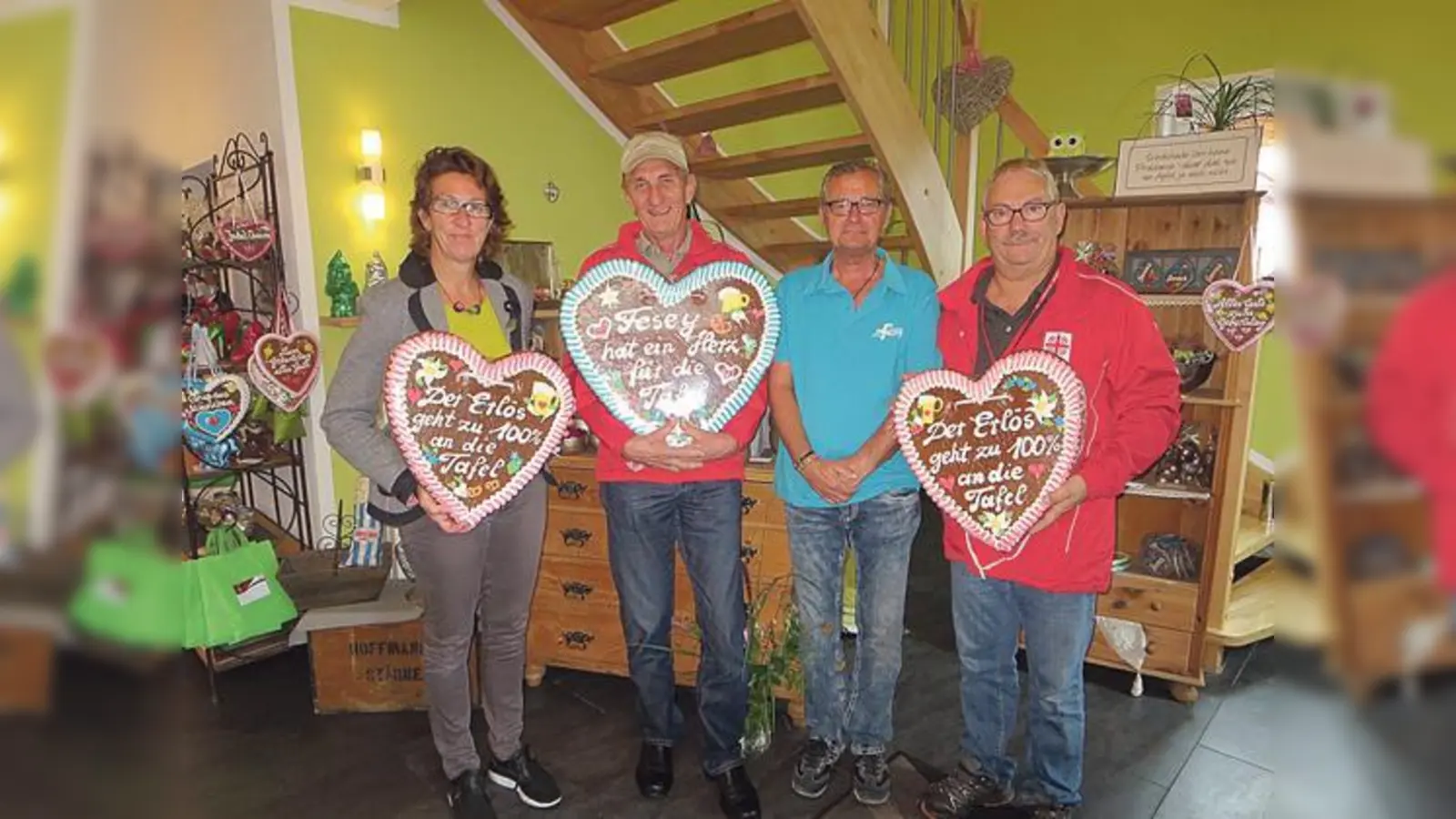 Christine Seybold (Fa. Fesey), Walter Hartl, Hugo Seybold (Geschäftsführer der Fa. Fesey) und Jürgen Holthaus bei der Spendenübergabe.	 (Foto: VA)