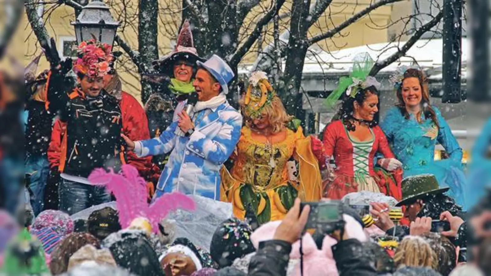 Ein alljährliches Faschings-Highlight: Der Tanz der Marktfrauen am Viktualienmarkt	 (Foto: Werner Boehm)
