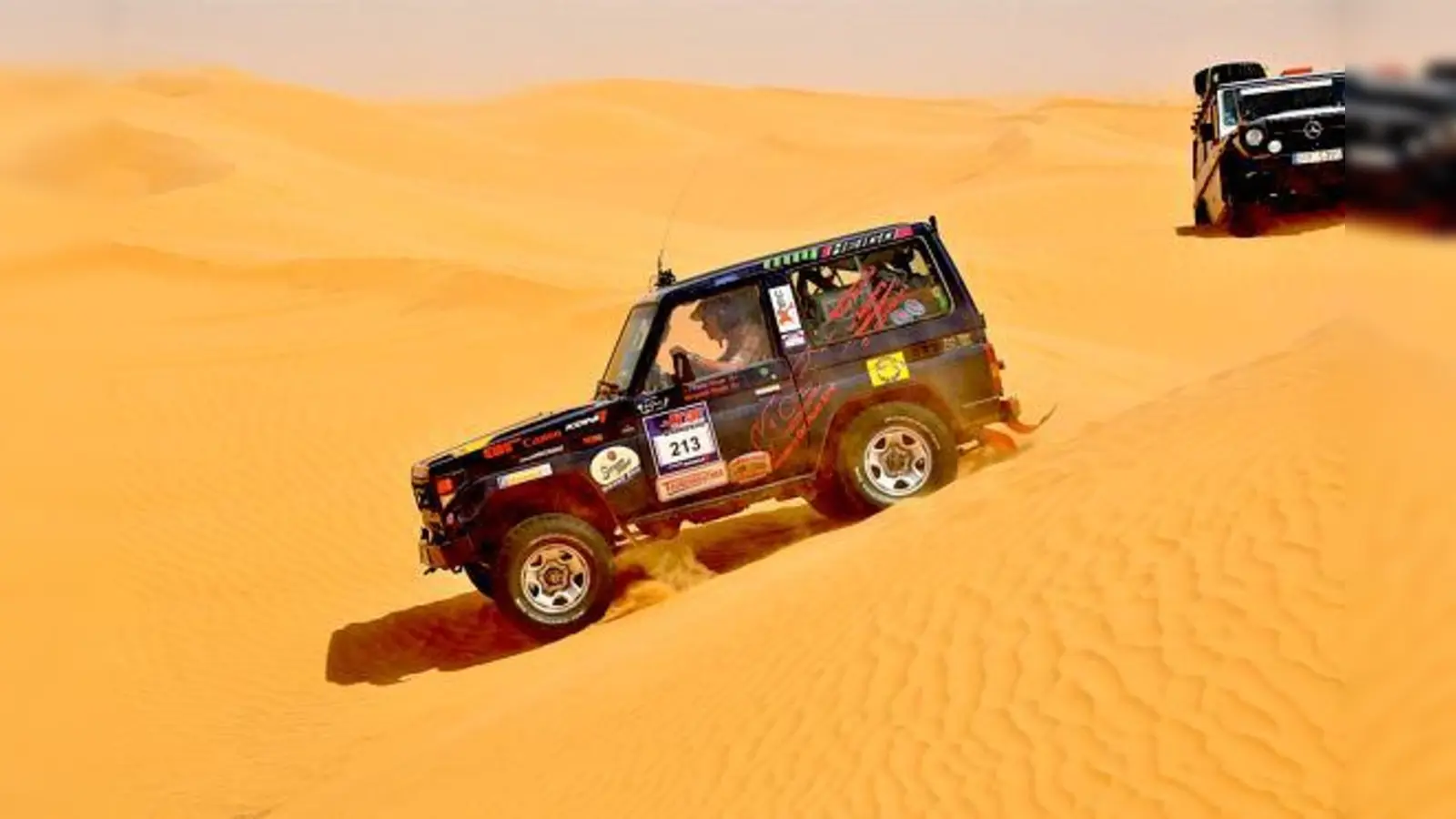 Konzentriert fährt Vater Peter, während Sohn Benjamin die Navigation übernimmt.	 (Foto: privat)