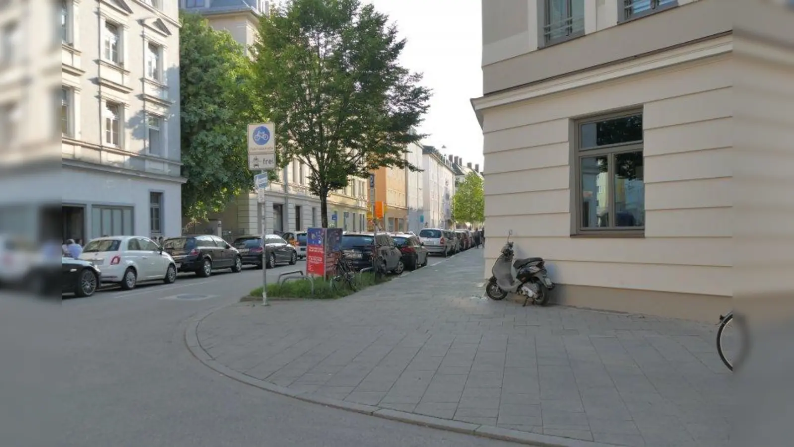 Hier wäre doch Platz: Den Bürgerantrag, an der Ecke Gollier-/Ligsalzstraße eine Sitzbank zum Ausruhen aufzustellen, unterstützte der Bezirksausschuss einstimmig. (Foto: ds)