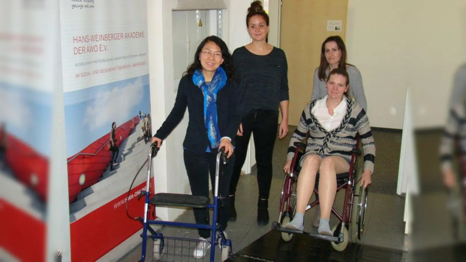 Mobilitätstraining an der Hans-Weinberger-Akademie von links: Hui Gao, Stephanie Kronpass, Yana Hauschild und Dula Vehabovic. (Foto: pst)