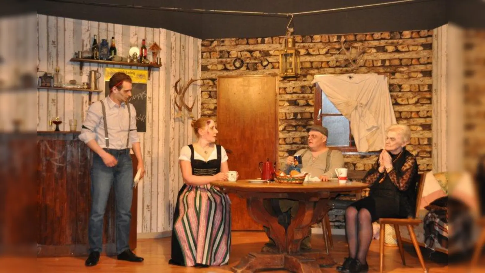 Seltsame Gestalten bevölkern die Hinterweltsboazn. (Foto: Bühne)