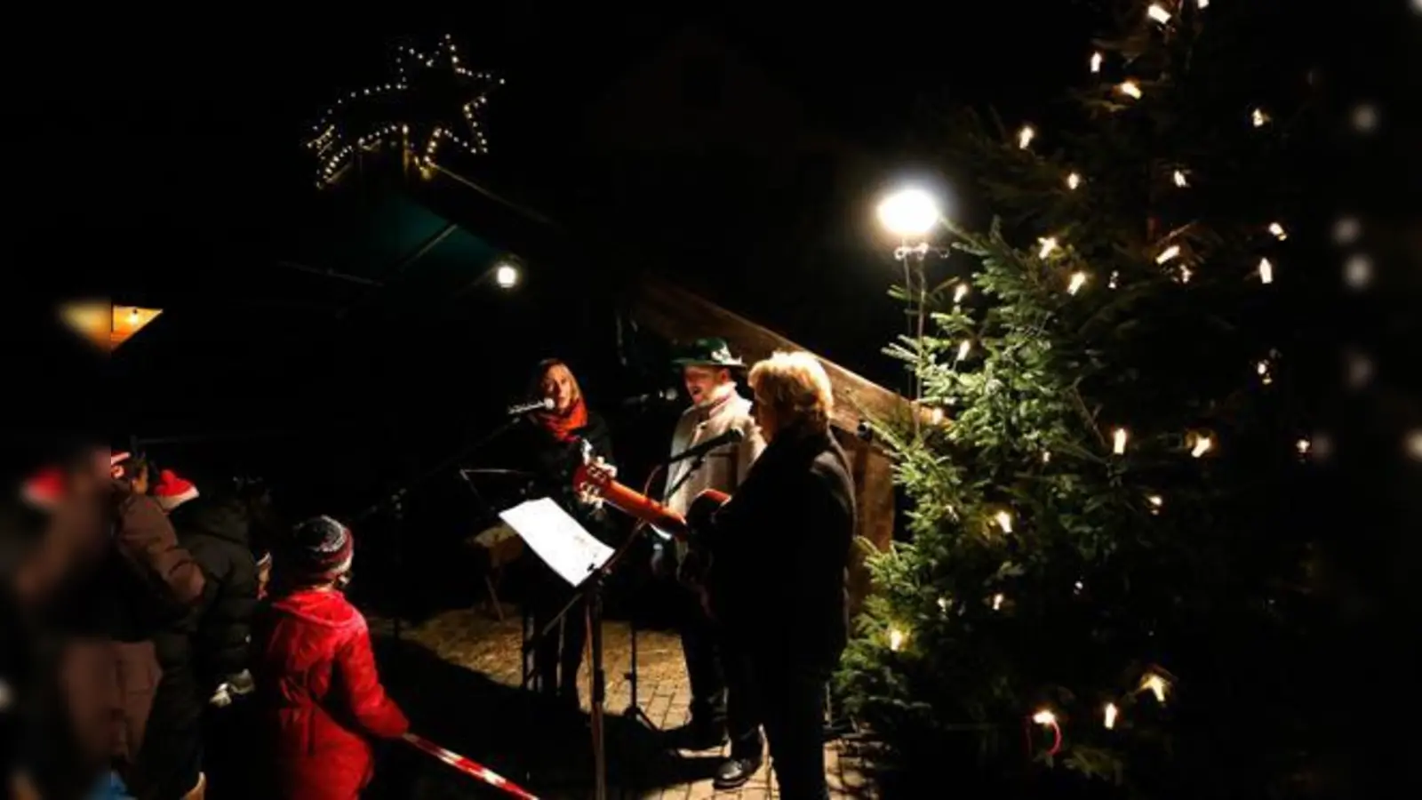 In Aschheim laden die beiden Kirchengemeinden zu ein wenig Besinnlichkeit ein. Adventliche Musik darf dabei natürlich nicht fehlen.  (Foto: Pfarrverband Aschheim-Feldkirchen)