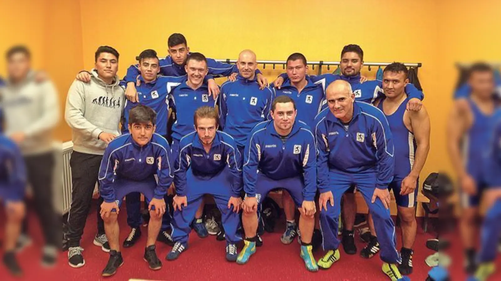 Die Ringer nach dem historischen Sieg: Zabi, Markus, Olli, Norbert (vorne v.li.), Zaki, Leonidas, Nika, Melis, Max, Benni, David, Karim und Sepp (hinten v.li.).	 (Foto: privat)